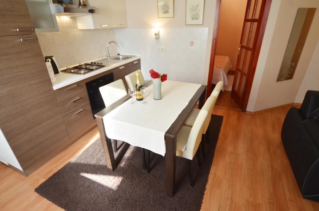 Apartment Ivanka โรวีน ภายนอก รูปภาพ